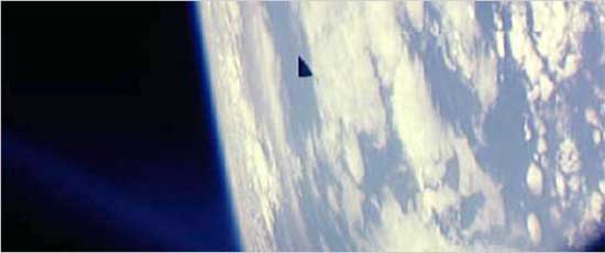Alex Picciafuochi Alessandro Picciafuochi a.k.a. Rainbox Black Triangle UFO U.F.O. Unidentified Flying Object Oggetti Volanti Non Identificati O.V.N.I.